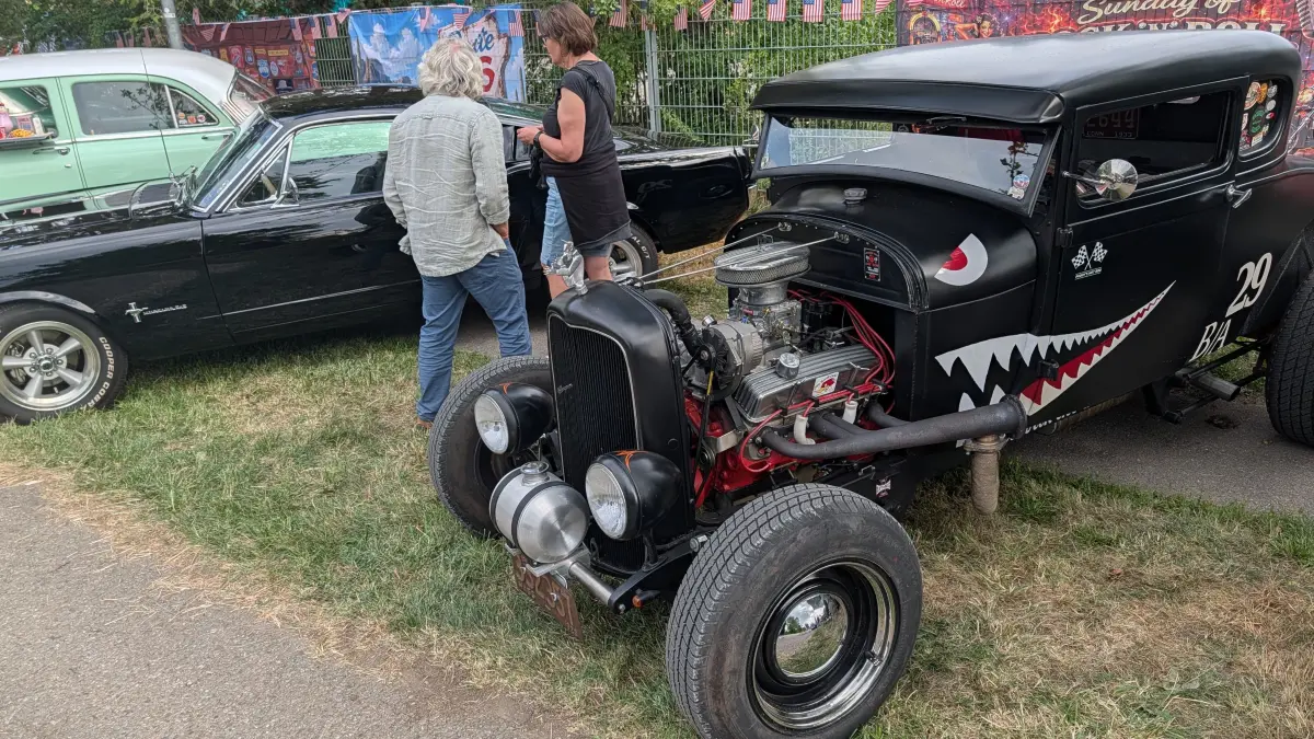 Diese historischen Autos konnten am Samstag beim 40. Dorffest in Brigachtal bestaunt werden.