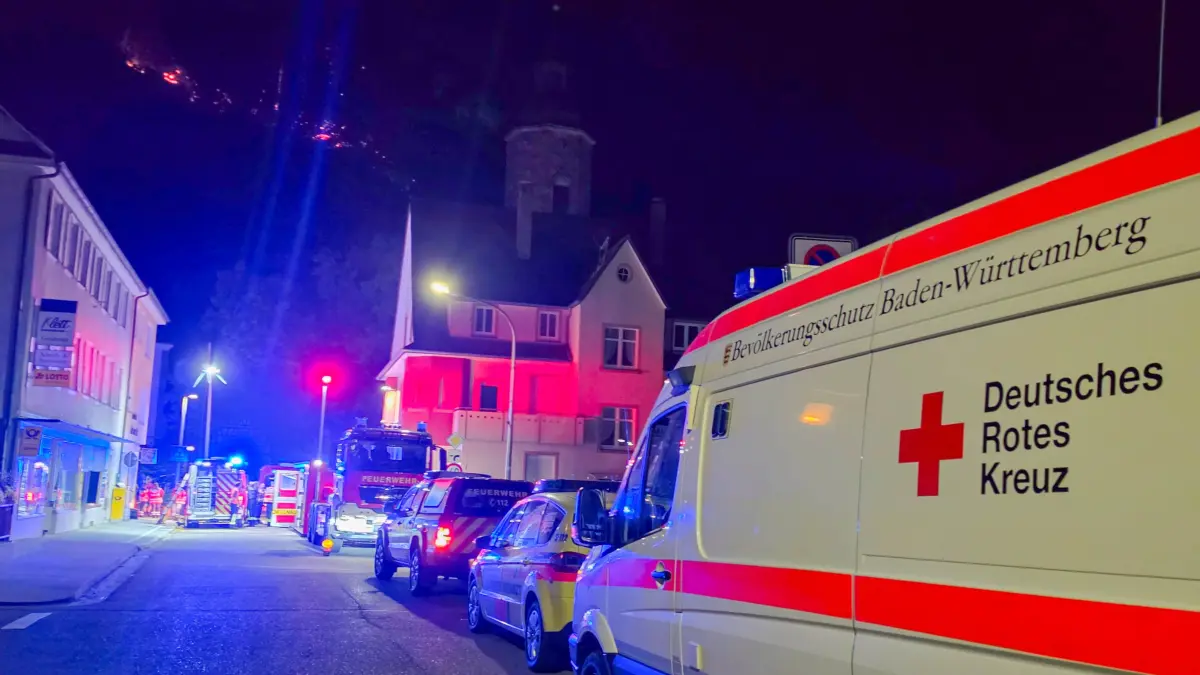 Waldbrand in Oppenau. Ein Waldgebiet von rund 3.000 Quadratmetern steht in Flammen.