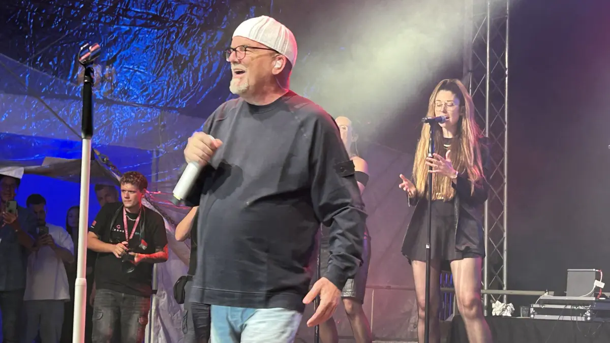 DJ Ötzi sorgte bei den 4000 Zuschauern auf dem Marktplatz für Stimmung.