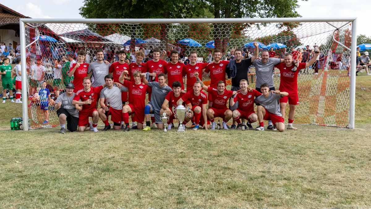 SGM Heinstetten/Hartheim/Unterdigisheim - FC Winterlingen, Fussball DB Regio WVF-Pokal, Finale, Saison 2026/2027, 26.07.26: Pokalsieger SGM Heinstetten/Hartheim/Unterdigisheim
SGM Heinstetten/Hartheim/Unterdigisheim - FC Winterlingen, Fussball DB Regio WVF-Pokal, Finale, Saison 2026/2027, 26.07.26
Foto: Eibner-Pressefoto/Jäger Kirsten