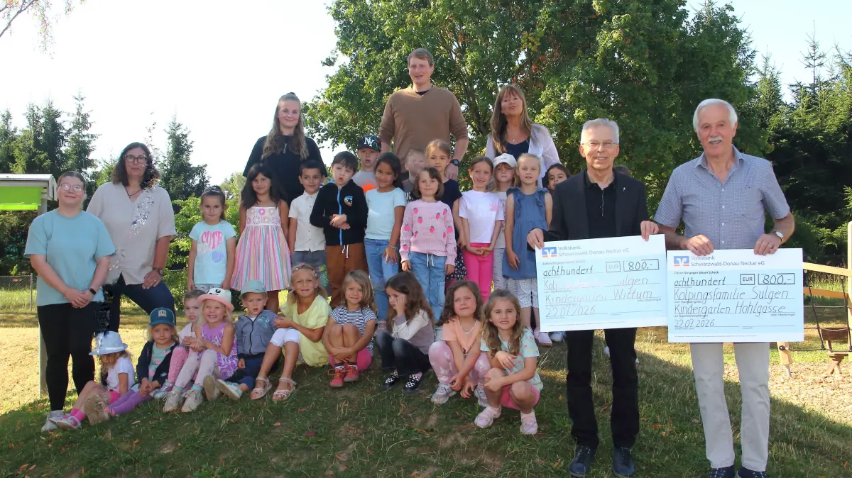 Spendenübergabe an die Kindergärten