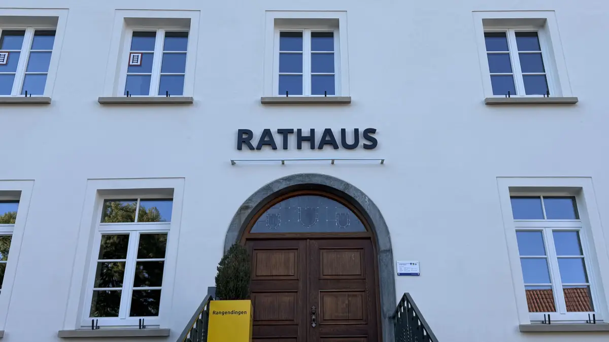 Blickt Kämmerer Alexander Wannenmacher derzeit aus dem Rathaus, sind die Aussichten nur in übertragenem Sinne trübe: Er rechnet mit einem Minus im kommenden Jahr – und hat dafür gute Gründe.