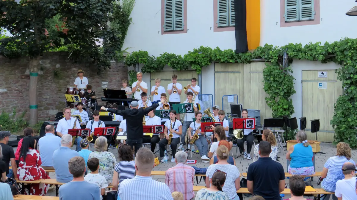 Die OHG-BigBand konzertiert am Oberamteiplatz