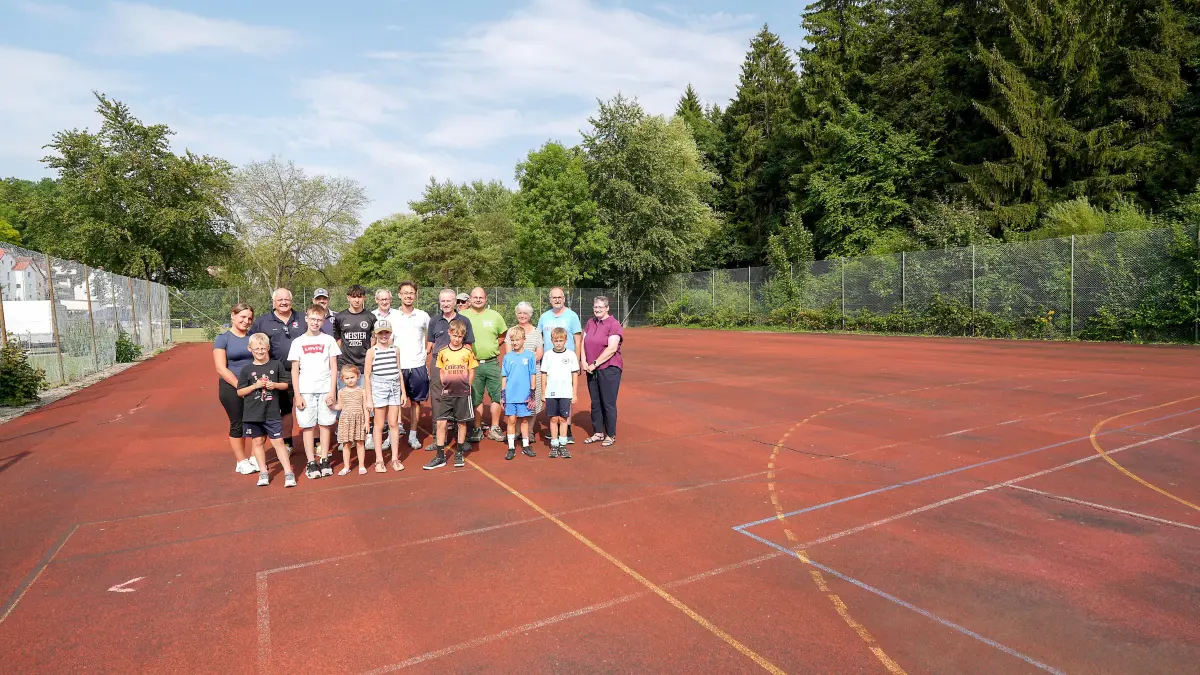 Viel Platz zum Spielen bietet der Sportplatz neben der Mehrzweckhalle.