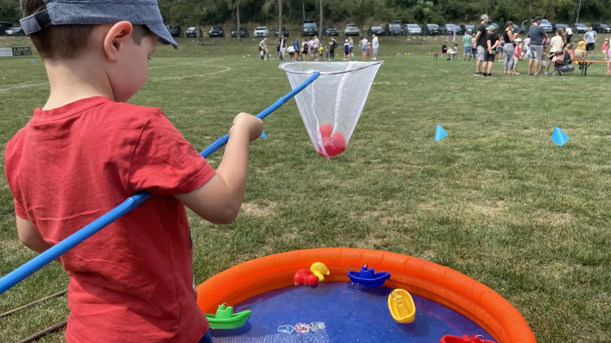 Beim Spielfest haben auch die Kleinsten großen Spaß.