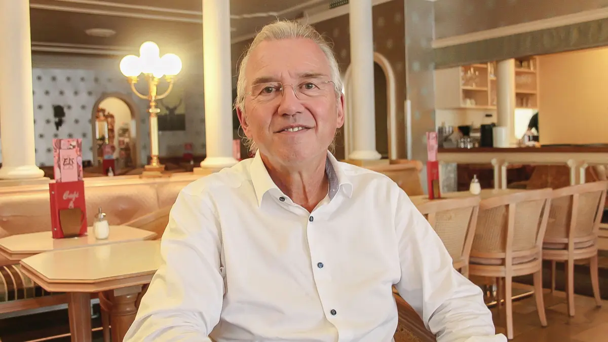 Konrad Hall, seit zwei Jahren Präsident der Gesellschaft für Musikfreunde Donaueschingen, stellt das neue Jahresprogramm vor.