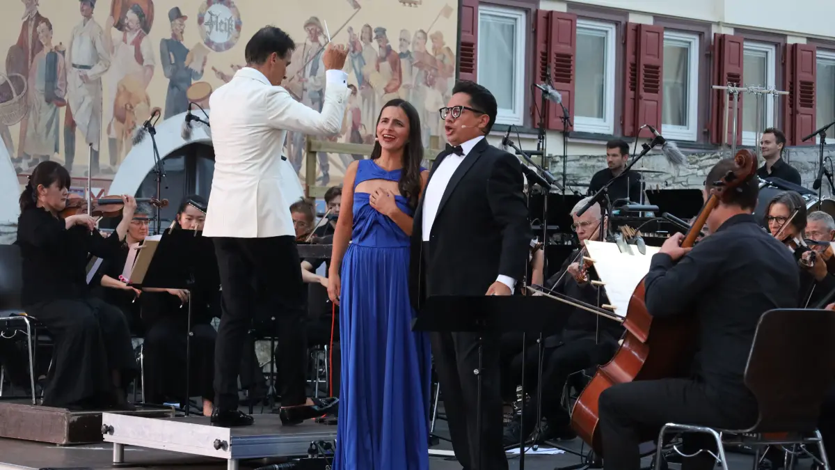 Sopranistin Leonor Amaral und Tenor Eleazar Rodriguez singen im Duett.