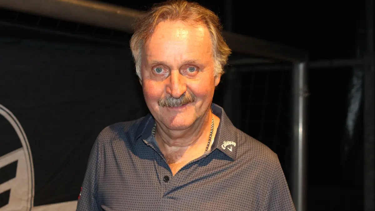 Peter Neururer plauderte beim FV Fahrnau vor hunderten Zuschauern aus seinem Leben.