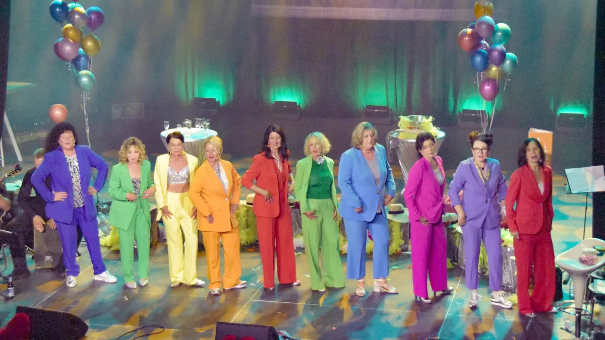 Bei der Abschiedsshow der „AcaBellas“ am Sonntagabend wurden die Lachmuskeln der Kraftwerkgäste arg strapaziert.