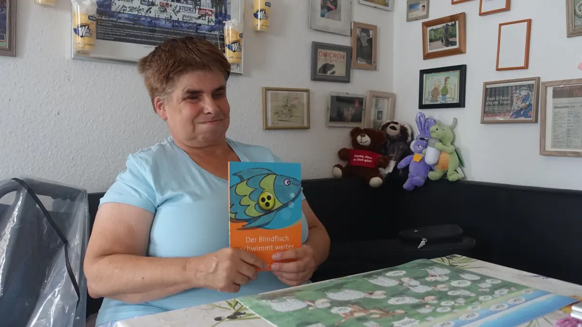 Sabine Ludi stellt den zweiten Teil ihrer Autobiografie „Der Blindfisch schwimmt weiter“ am Mittwoch, 5. August, in der Halle 16 vor.