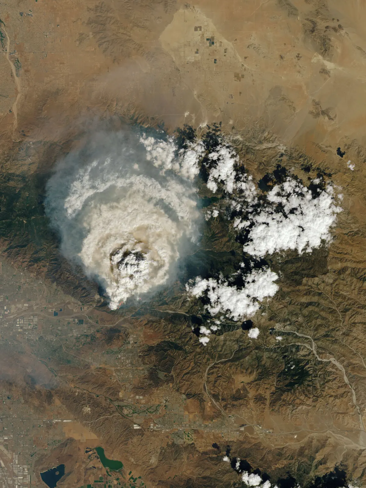Diese Satellitenaufnahme zeigt eine Feuerwolke, di am 9. September 2024 bei Waldbränden in Kalifornien entstanden ist.