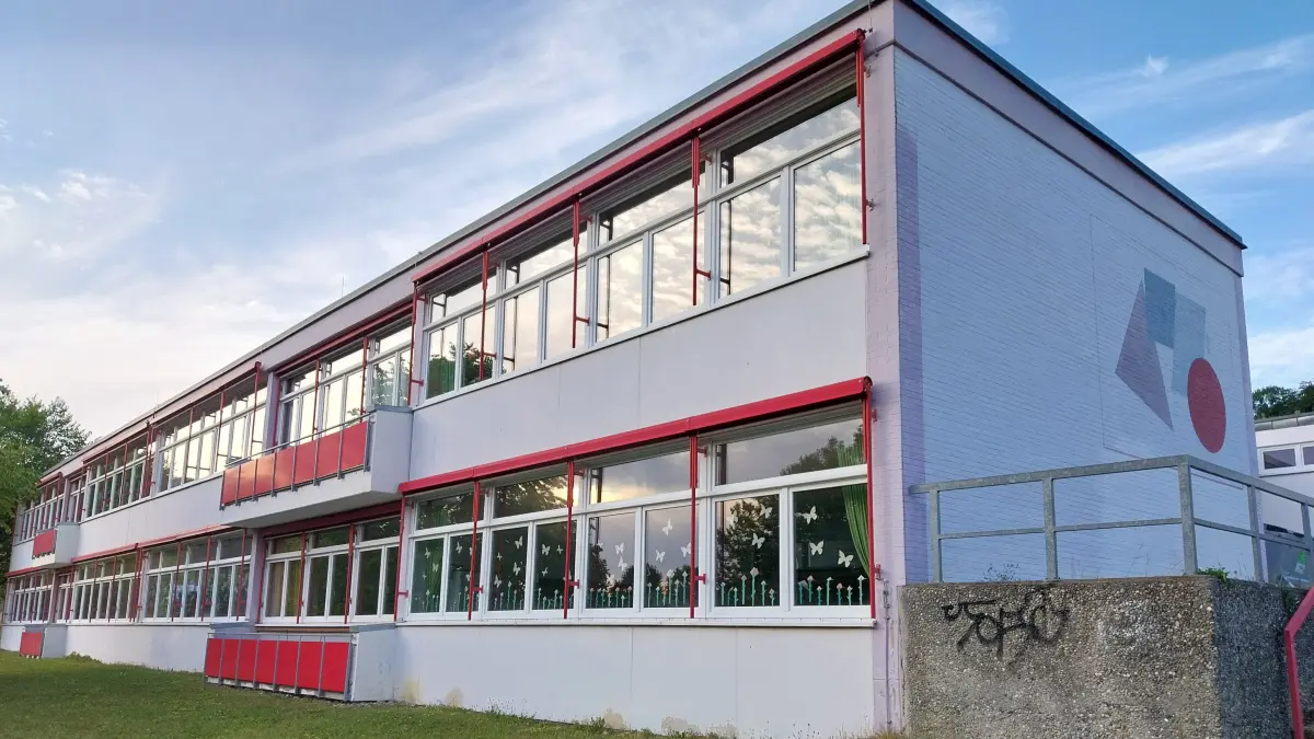 Die Wasserleitungen zu den Klassenzimmern in der Pfeffinger Grundschule bedürfen einer Erneuerung.