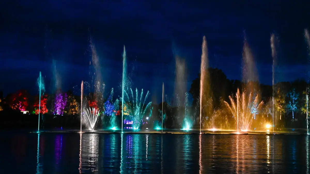 Zweimal an jedem Abend wird es eine Wasserfontänenshow geben.