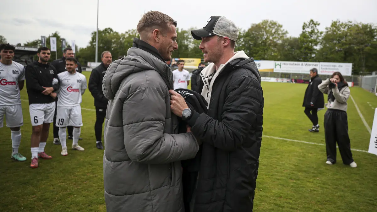 Marcel Sökler (links) wurde von 08-Vorstand Frederick Bruno und Co. am Ende der vergangenen Saison verabschiedet.