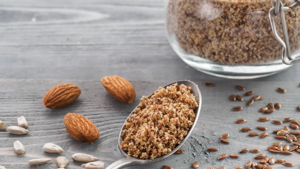 LSA mix, Linseed, Sunflower seeds, Almonds Copyright: xFascinadorax Panthermedia27206047