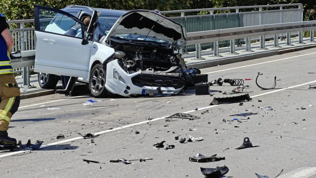Ein schwerer Unfall hat sich auf der B462 ereignet.