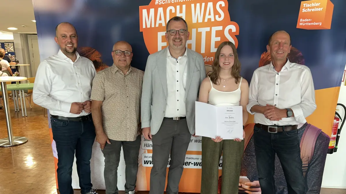 Der Preis des Landrats ging in diesem Jahr an Lea Dieterle (Müller Manufaktur/Bad Rippoldsau Schapach. Von links Lennart Nöller, Siegfried Schmid., Andrea Junt, Lea Dieterle, Peter Dieterle