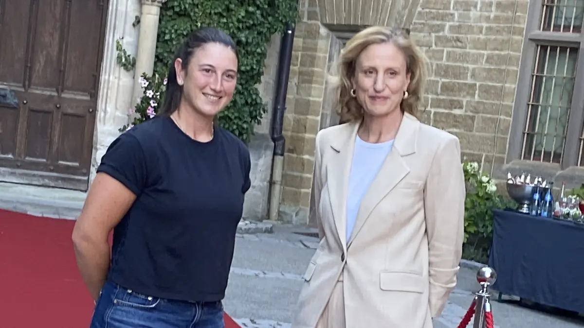 Sophie Prinzessin von Preußen und Georg Friedrich Prinz von Preußen empfingen Spielerinnen und Funktionäre der CTS Ladies Open auf dem roten Teppich im Burghof von Burg Hohenzollern.