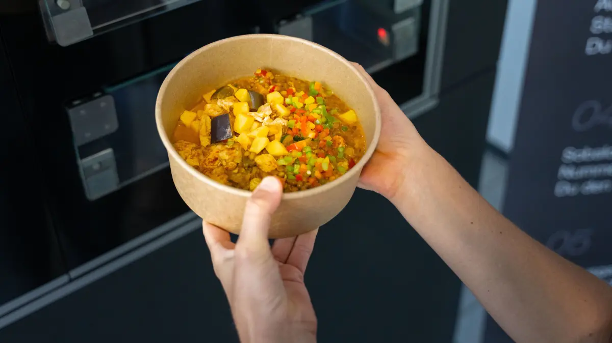 Entscheidend ist laut Moritz Mack auch, wie die Gerichte präsentiert werden. „Optik und Geschmack sind zentral“, weiß der Mercedes-Gastronomie-Chef.
