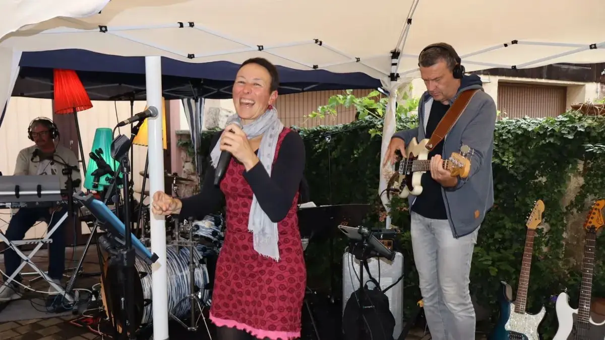 Steffi Lais und Band sind wieder beim Kranz zu hören.