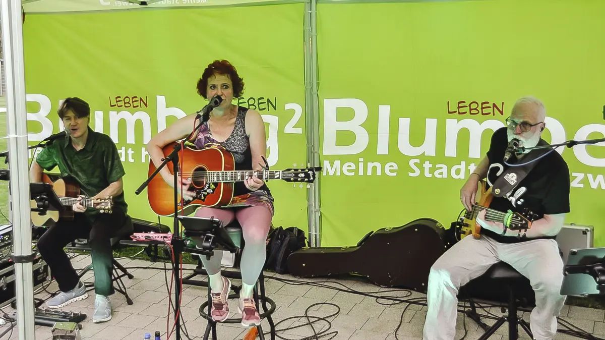 Das Trio „Miss Müllers Mucke“ eröffnet am Freitag, 31. Juli, um 19 Uhr im Blumberger Panoramabad die Picknickkonzerte.