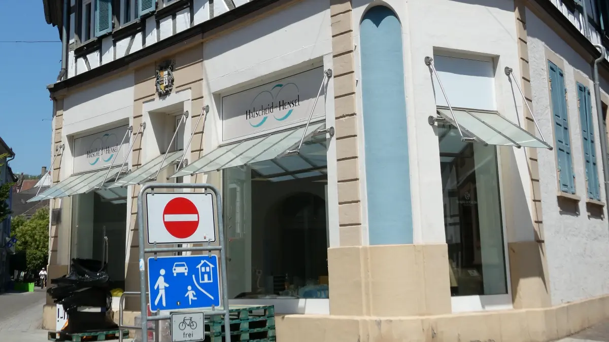 Den Brillenladen im Erdgeschoss des Gebäudes an der Ecke Kirchstraße/Alleestraße gibt es nicht mehr.
