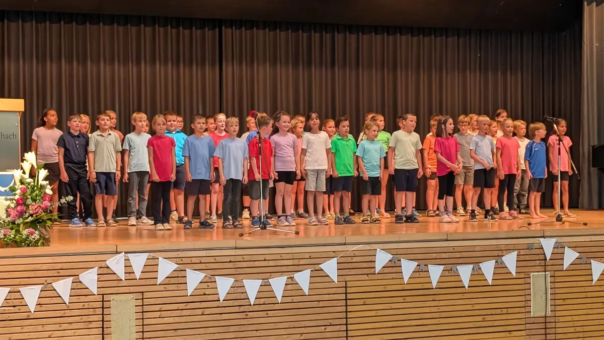 Die Fischbacher Grundschüler glänzten mit ihren Liedbeiträgen.