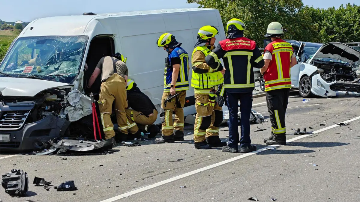 Ein schwerer Unfall hat sich auf der B462 ereignet.