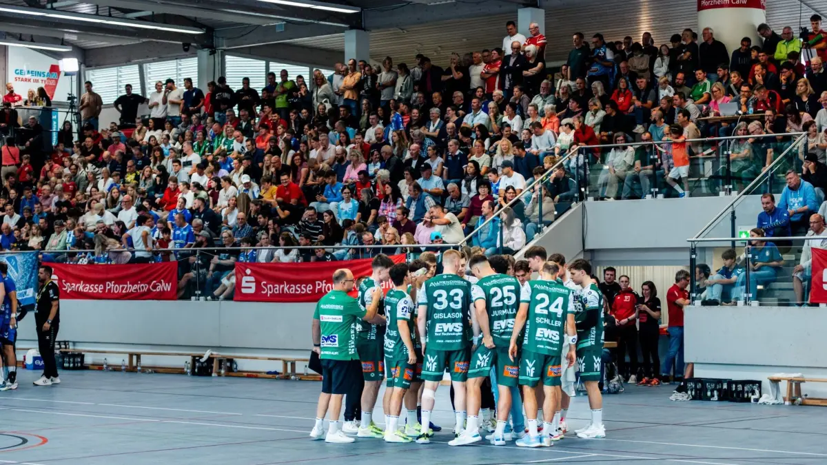 Volle Ränge, geballter Teamgeist und letzte Absprachen vor dem nächsten Duell: Der S-Cup bringt Spitzenhandball und echte Hallenatmosphäre zusammen.