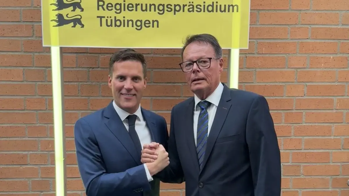 Der stellvertretende Ministerpräsident und Innenminister Manuel Hagel gemeinsam mit Regierungspräsident Klaus Tappeser.