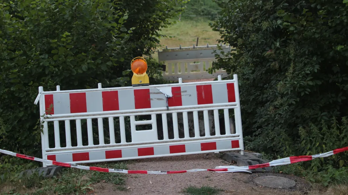 Die Brücke über den Haselbach in Hasel musste abgerissen werden und soll demnächst neu errichtet werden.