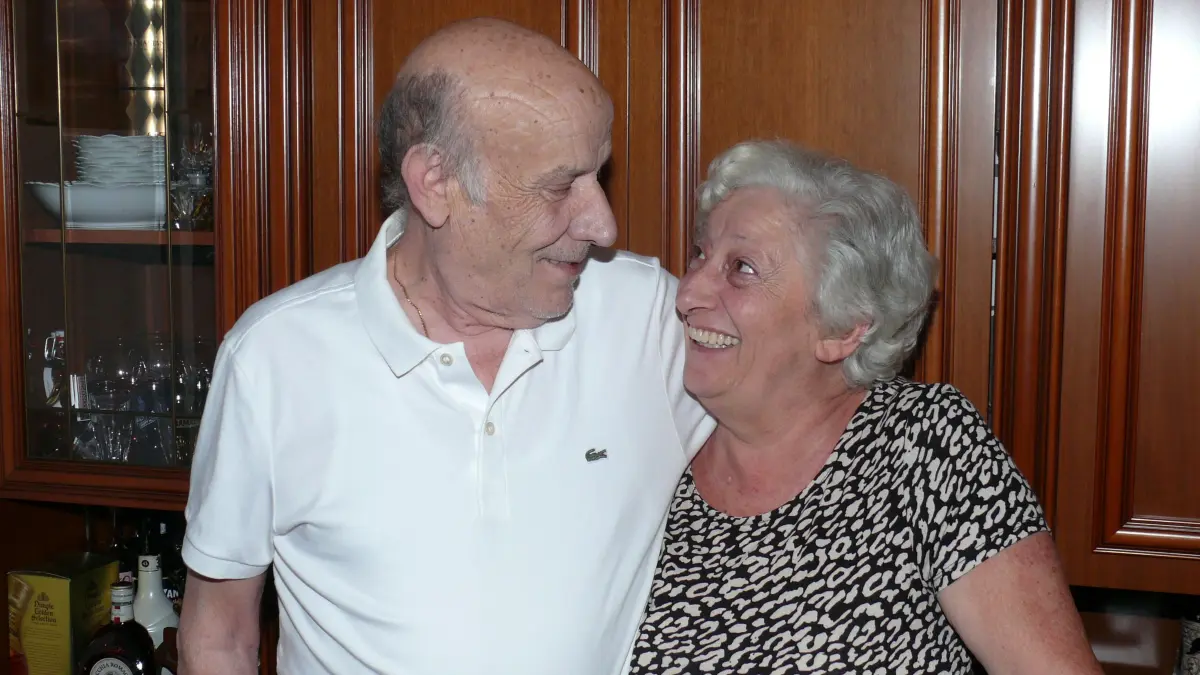 Nunziata (rechts) und Giosue Macula sind auch heute noch verliebt und halten fest zusammen.