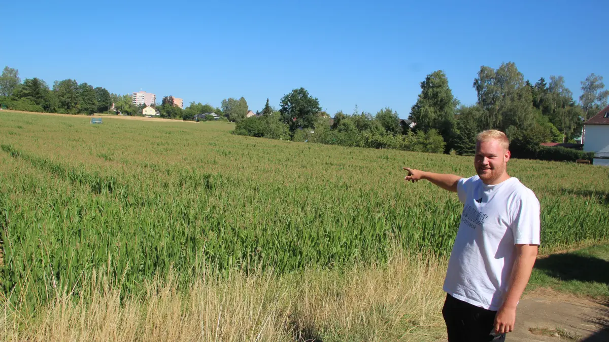 Ist froh, dass die Wege durch das Maislabyrinth jetzt fertiggestellt sind und auf möglichst viele Besucher warten: Cedric Maier vom Schillerhof in Schwenningen.