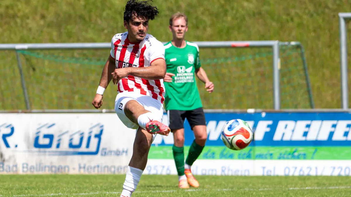 Bassman Khiro und der FC Bad Bellingen gastieren am Samstag auswärts beim FC Hauingen.