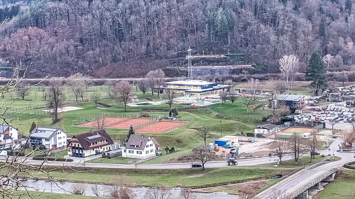 Die Gewerbesteuer in Hausach fällt in diesem Jahr wahrscheinlich nicht so hoch aus wie erhofft. Die Besucherzahlen im Kinzigtalbad sind hingegen erfreulich.