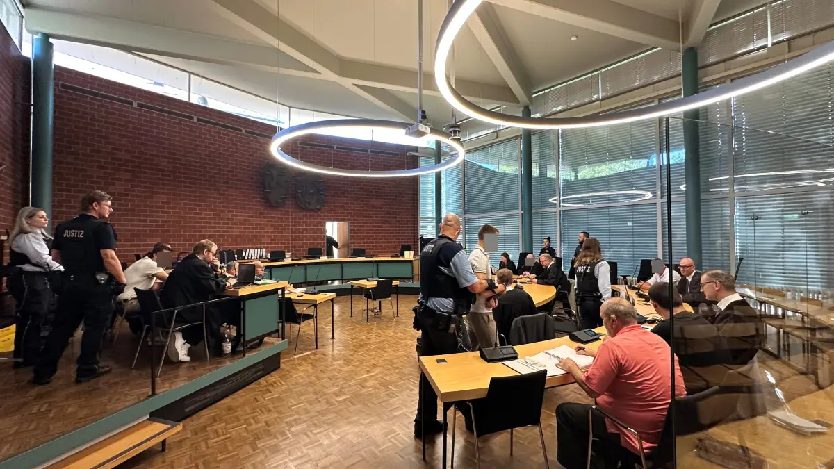 Der Saal im Landgericht Konstanz ist bei diesem Drogenprozess gut gefüllt – fünf Angeklagte müssen sich hier verantworten. Doch die Meinung über die gerechten Strafen gehen in diesem Fall außerordentlich weit auseinander.