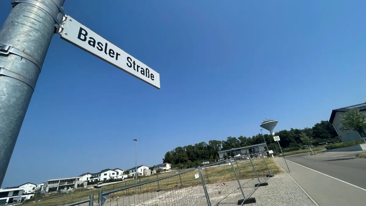 Ein Investor soll auf dem Grundstück Basler Straße 12 bis 14 sozialen Wohnungsbau realsieren.