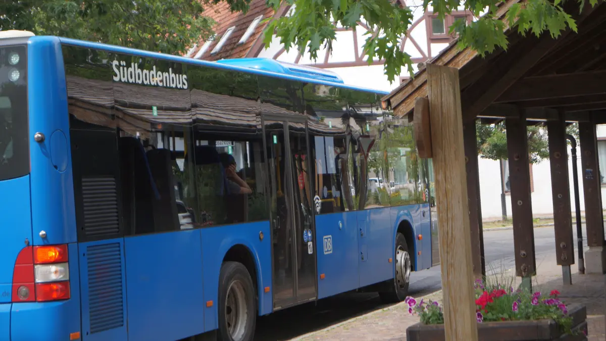 Bisher mussten Übernachtungsgäste in Unterkirnach knapp 50 Cent pro Übernachtung für die Kurtaxe bezahlen. Ab Januar 2027 soll dieser Betrag auf knapp 70 Cent steigen – damit der kostenlose ÖPNV weiterhin gewährleistet werden kann.
