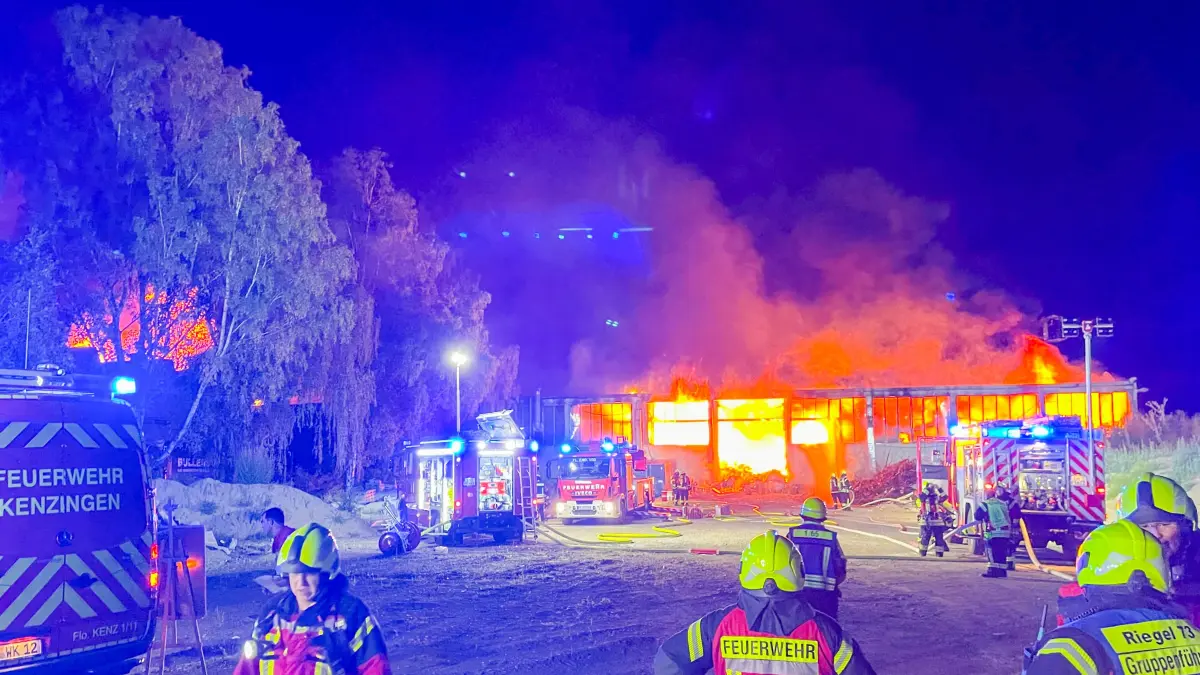 Rund 250 Einsatzkräfte kämpften vor Ort gegen die Flammen.