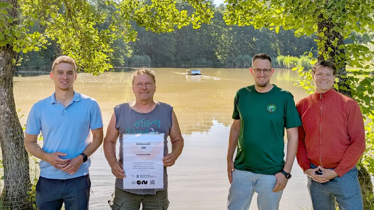 (von links nach rechts):Felix Hezel (Bürgermeister Dietingen), Michael Merz und Philipp Schneider (beide Angelverein Dietingen e.V.) und Enno Walkenfort (LEADER Geschäftsstelle Oberer Neckar).