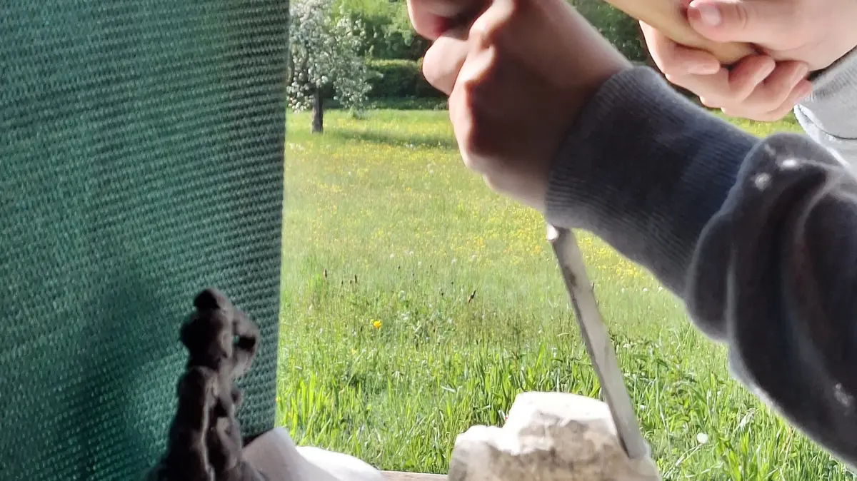 Viele Schläge sind notwendig, bis aus einem Alabaster-Quader eine fertige Skulptur entsteht.