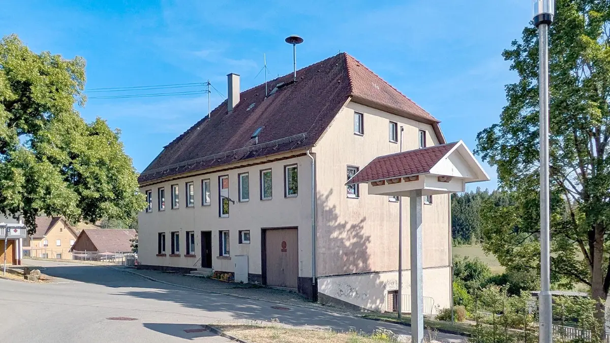 Nach der Zustimmung der beiden Gremien zur Sanierung und Erweiterung des Lackendorfer Kindergartens im alten Rathaus kann Architekt Harald Ganter nun das Baugesuch vorbereiten.