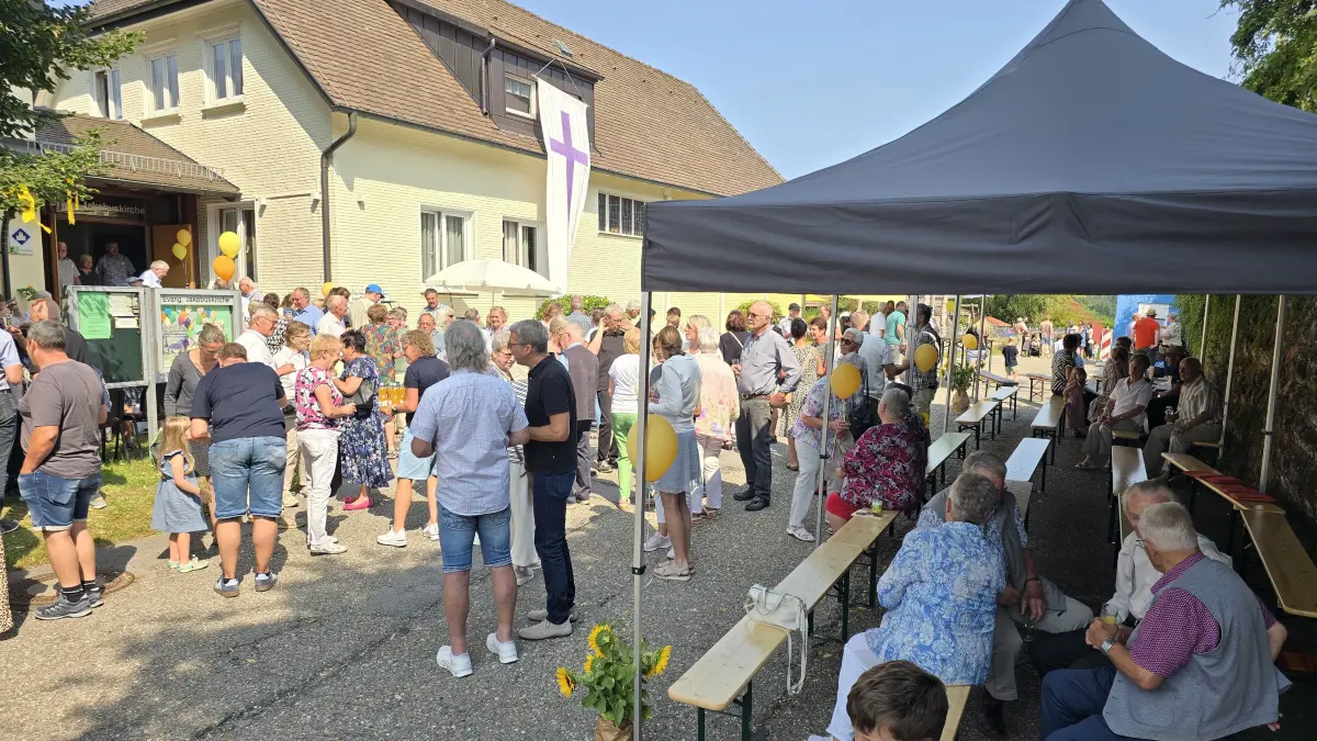 Zeit der Begegnung bei einem kleinen Umtrunk nach dem Gottesdienst