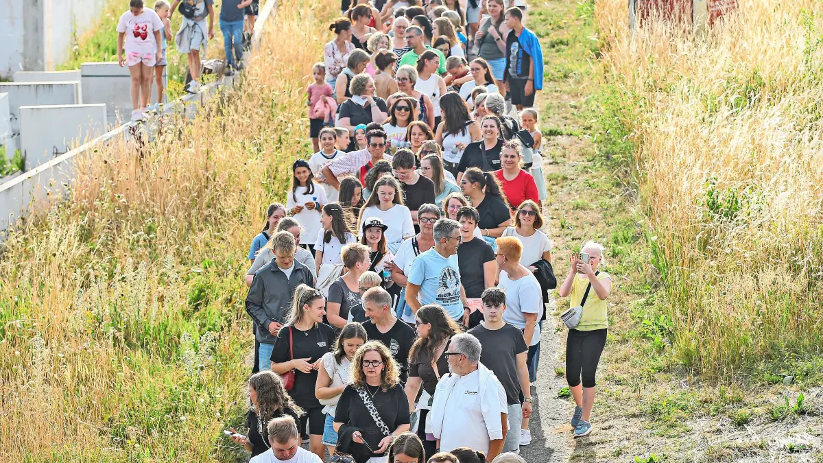 Kilometerlange Schlangen vor dem Einlass.