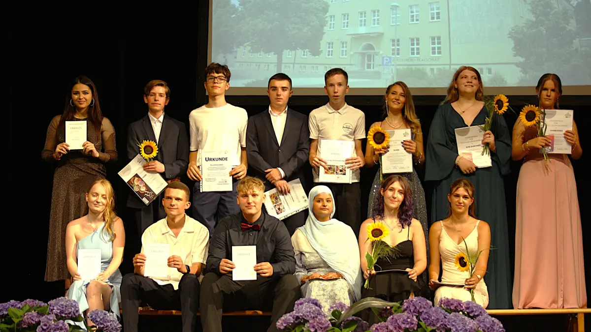 Die Preisträger unter den Absolventen an der Schlossberg-Realschule Ebingen