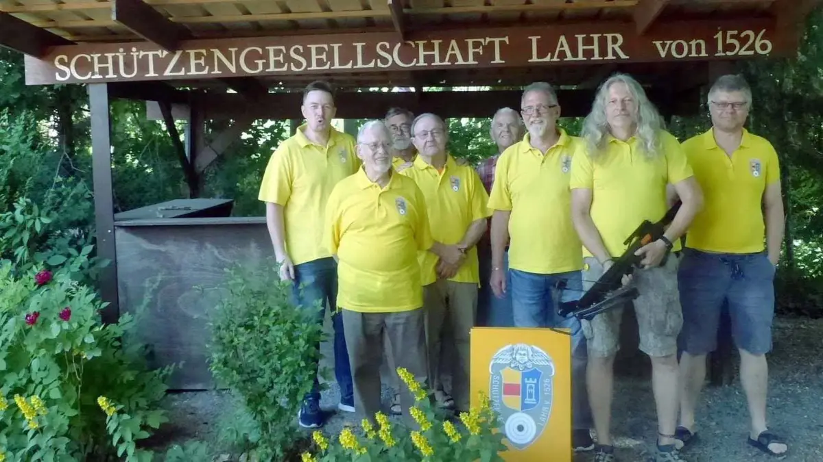 Die Lahrer Schützen um Martin Frank (Dritter von rechts) feiern aktuell ihren runden Geburtstag.