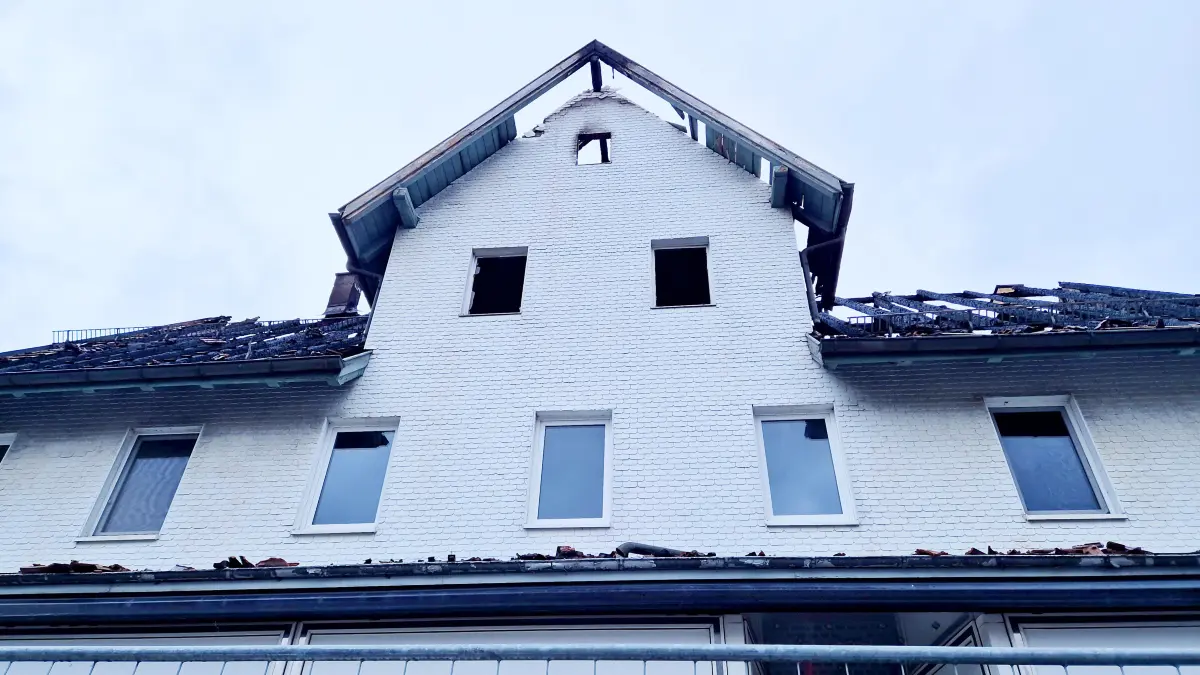 Das "Merz-Gebäude" in Winzeln wird ein Raub der Flammen.