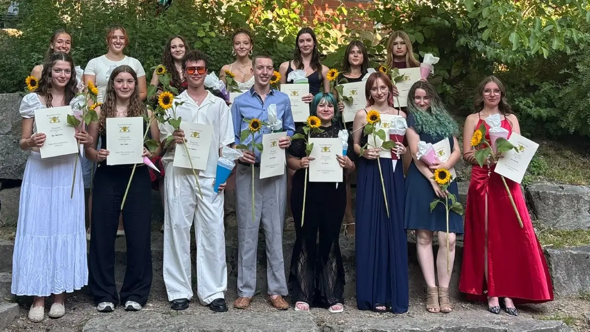 Die Realschüler (Foto) haben ebenso wie die Hauptschüler ihre Zeugnisse erhalten.