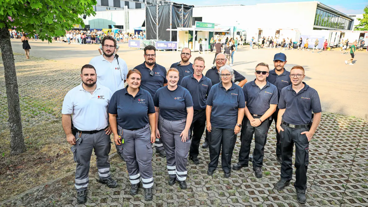 Das Team von DRK und Feuerwehr gibt Tipps gegen die Hitze.