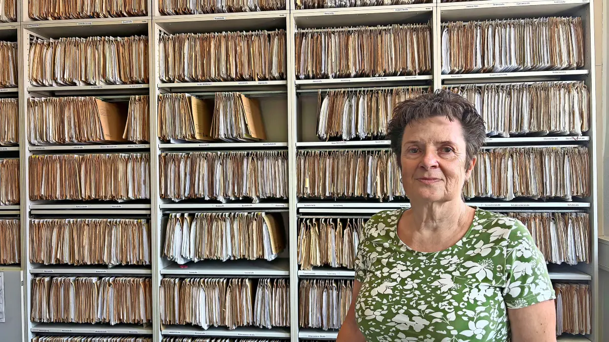 In Monika Stahls Büro finden sich alle Bauanträge, die seit Gründung der Gemeinde Schwanau 1972 bearbeitet wurden.
